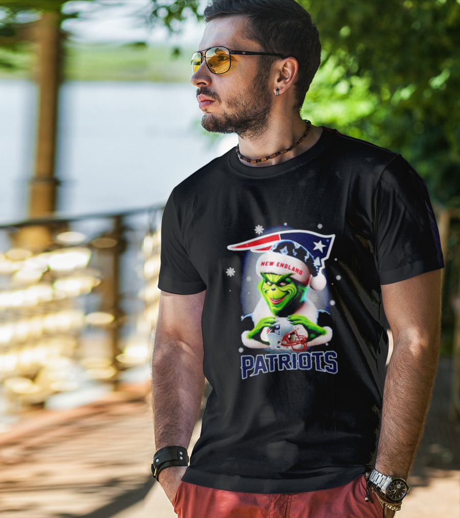 The Grinch Santa New England Patriots Christmas T-Shirt
