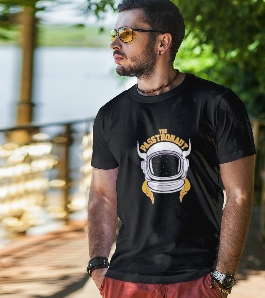 Minnesota Vikings The Passtronaut Astronaut Helmet With Viking Horns T-Shirt