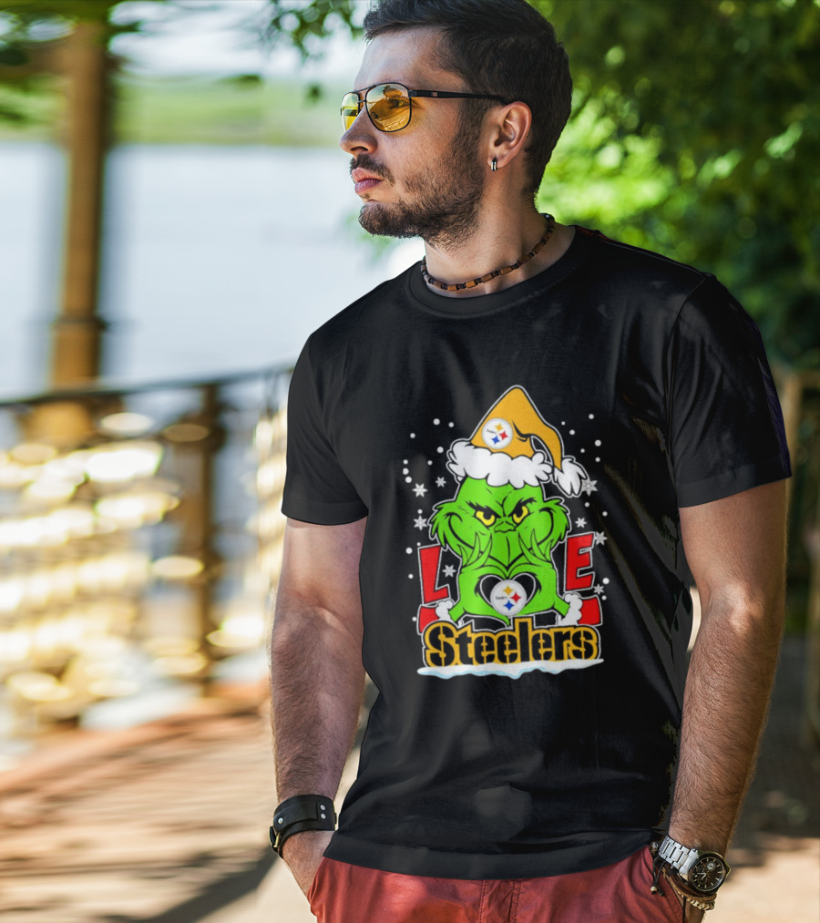 The Grinch Santa Hat Love Pittsburgh Steelers Logo Snowflakes T-Shirt