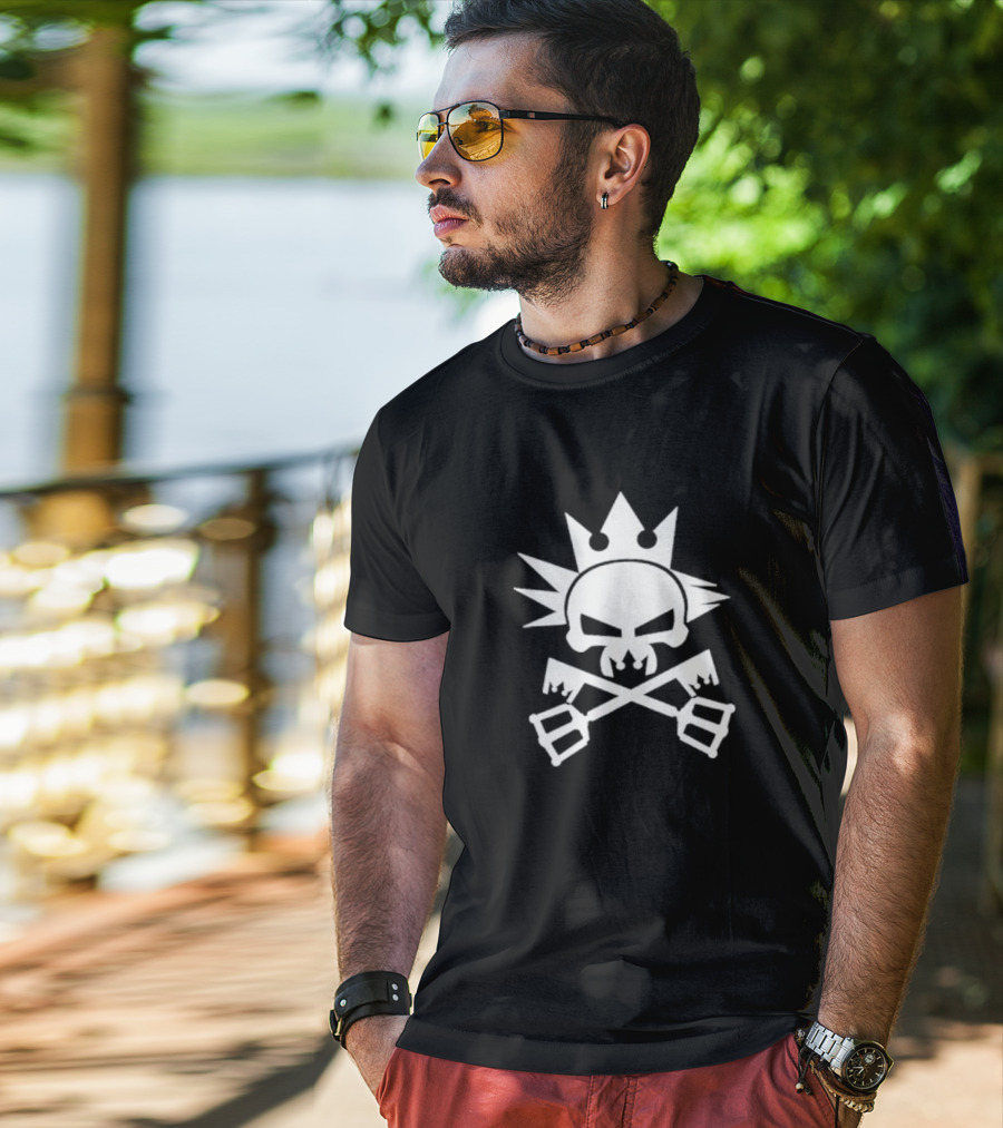 Yozora Emblem Crowned Skull With Crossed Keys T-Shirt