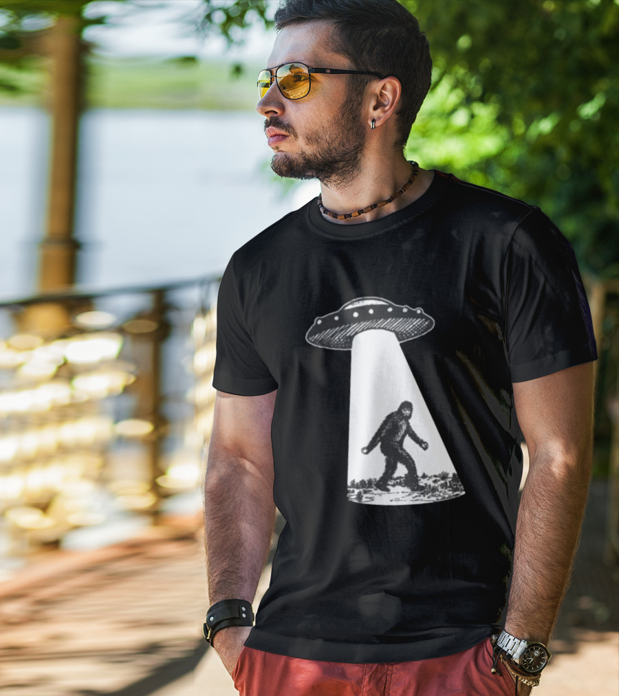UFO Bigfoot Abduction Scene T-Shirt