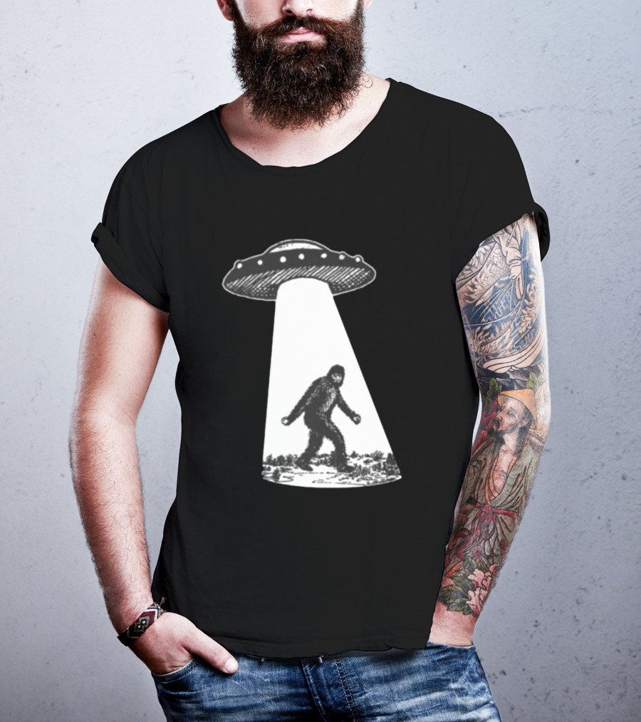 UFO Bigfoot Abduction Scene T-Shirt