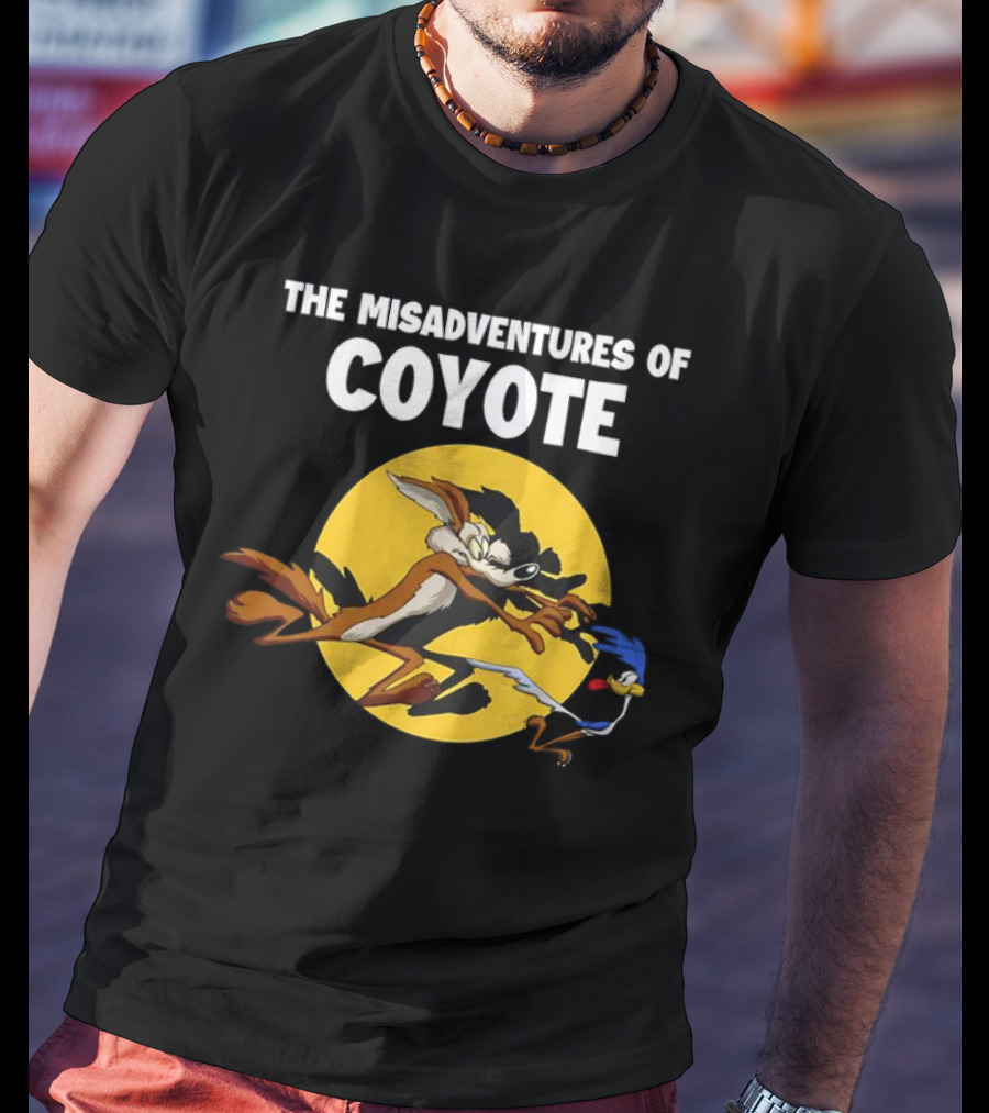 The Misadventures Of Coyote And Road Runner Chase Scene Moon背景 T-Shirt
