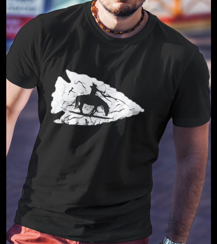 Arrowhead Hunting Native American Relic Hunter Rider On Horse Arrowhead T-Shirt