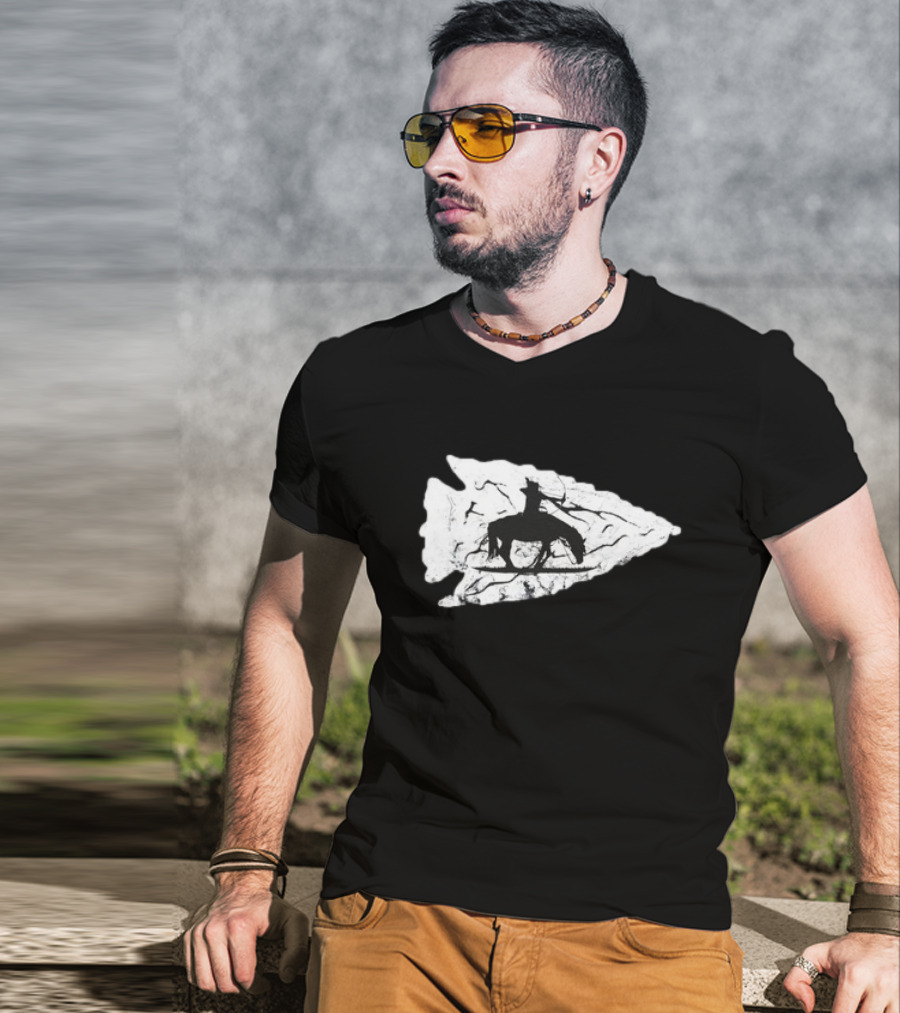 Arrowhead Hunting Native American Relic Hunter Rider On Horse Arrowhead T-Shirt
