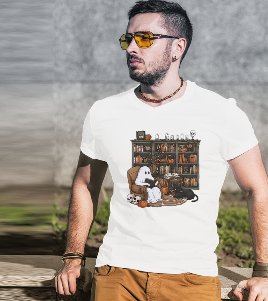 Retro Ghost Reading Books Skeletons Pumpkins Black Cat Library T-Shirt