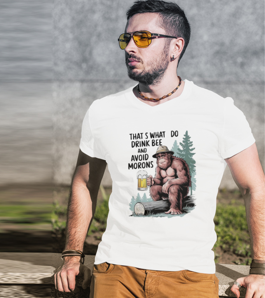 Bigfoot That’s What I Do Drink Beer And Avoid Morons In Forest With Mug T-Shirt