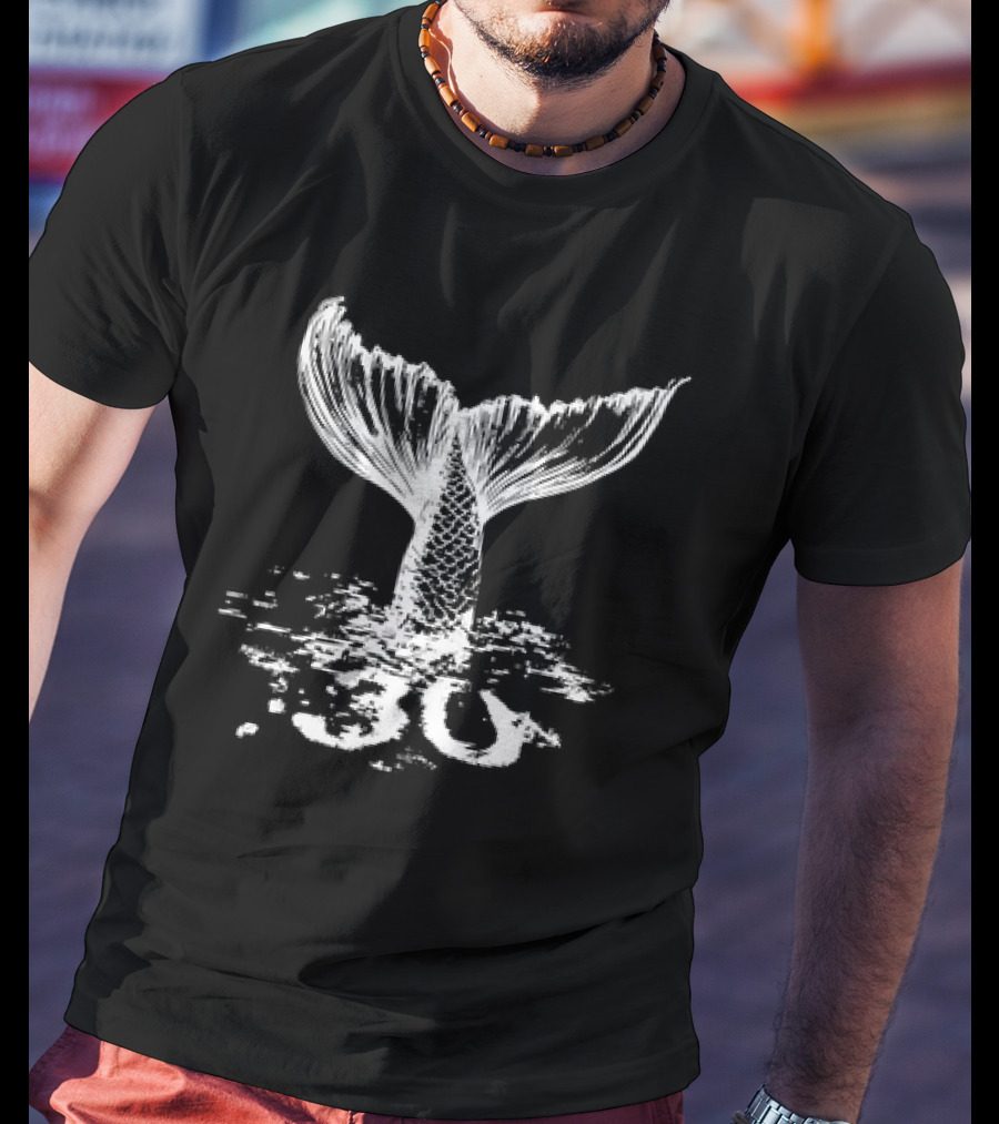30naonda Preta Whale Tail Splash T-Shirt