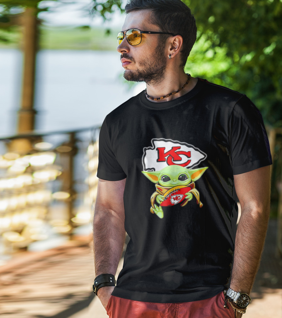 Baby Yoda Star Wars KC Chiefs Hug Football Team T-Shirt