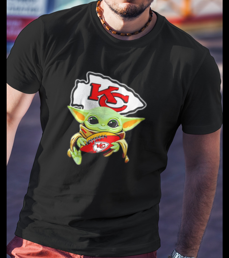 Baby Yoda Star Wars KC Chiefs Hug Football Team T-Shirt