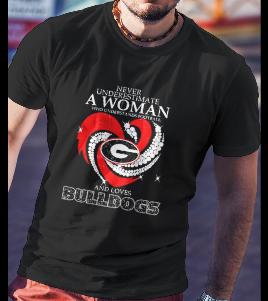 Never Underestimate A Woman Who Understands Football And Loves Bulldogs Georgia Fan T-Shirt