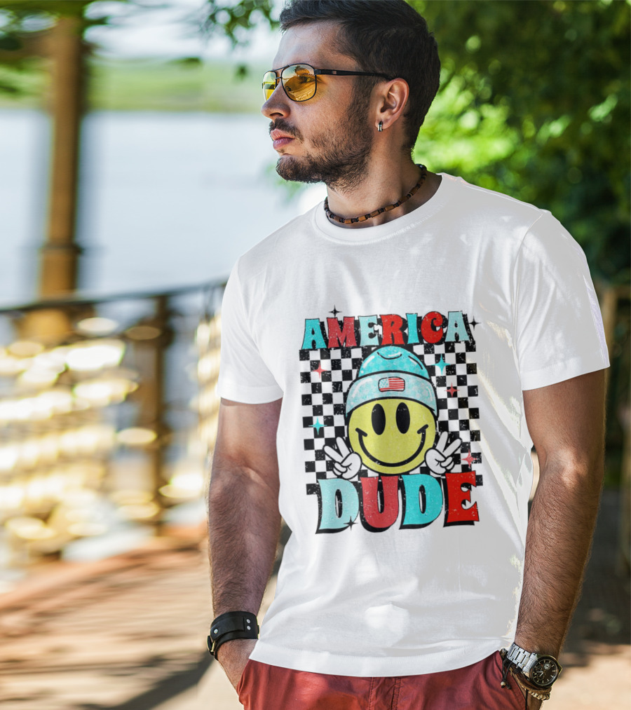 America Dude Smiley Face With Beanie And Peace Signs T-Shirt