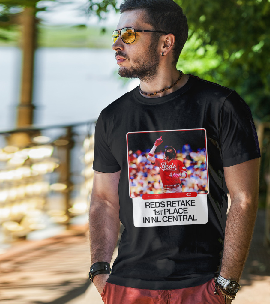 Cincinnati Reds Retake 1st Place In NL Central Elly De La Cruz T-Shirt