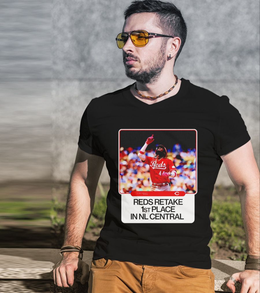 Cincinnati Reds Retake 1st Place In NL Central Elly De La Cruz T-Shirt