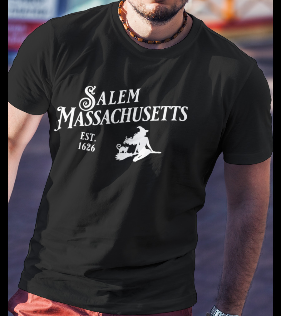Hocus Pocus Salem Massachusetts 1626 Witch Halloween Broomstick Cat Moon T-Shirt