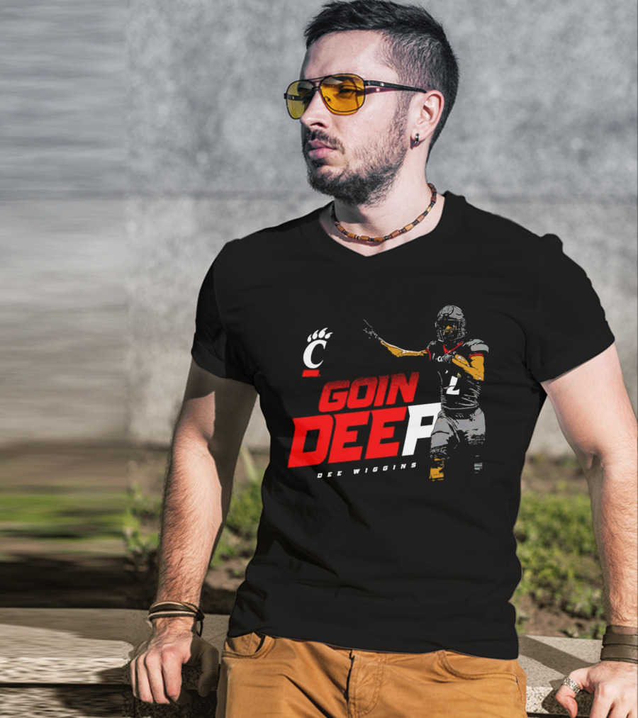 Dee Wiggins Goin’ Deep Cincinnati Bearcats Football Iconic Play Action T-Shirt