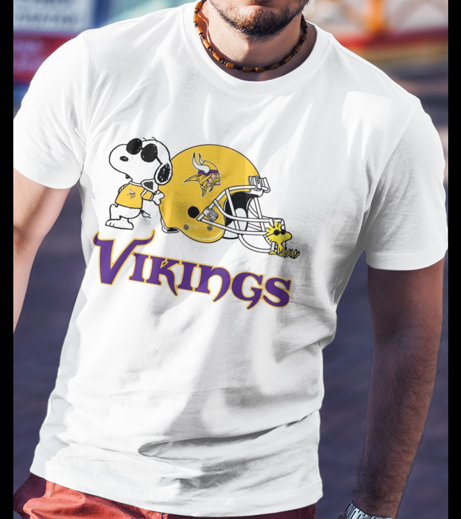 Minnesota Vikings Snoopy Woodstock Helmet T-Shirt