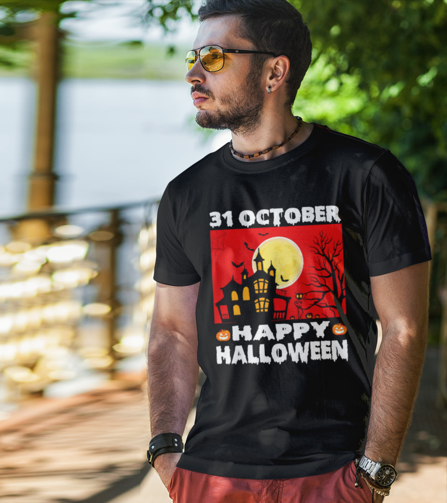 31 October Happy Halloween Haunted House Full Moon Pumpkins Bats Spooky Tree T-Shirt