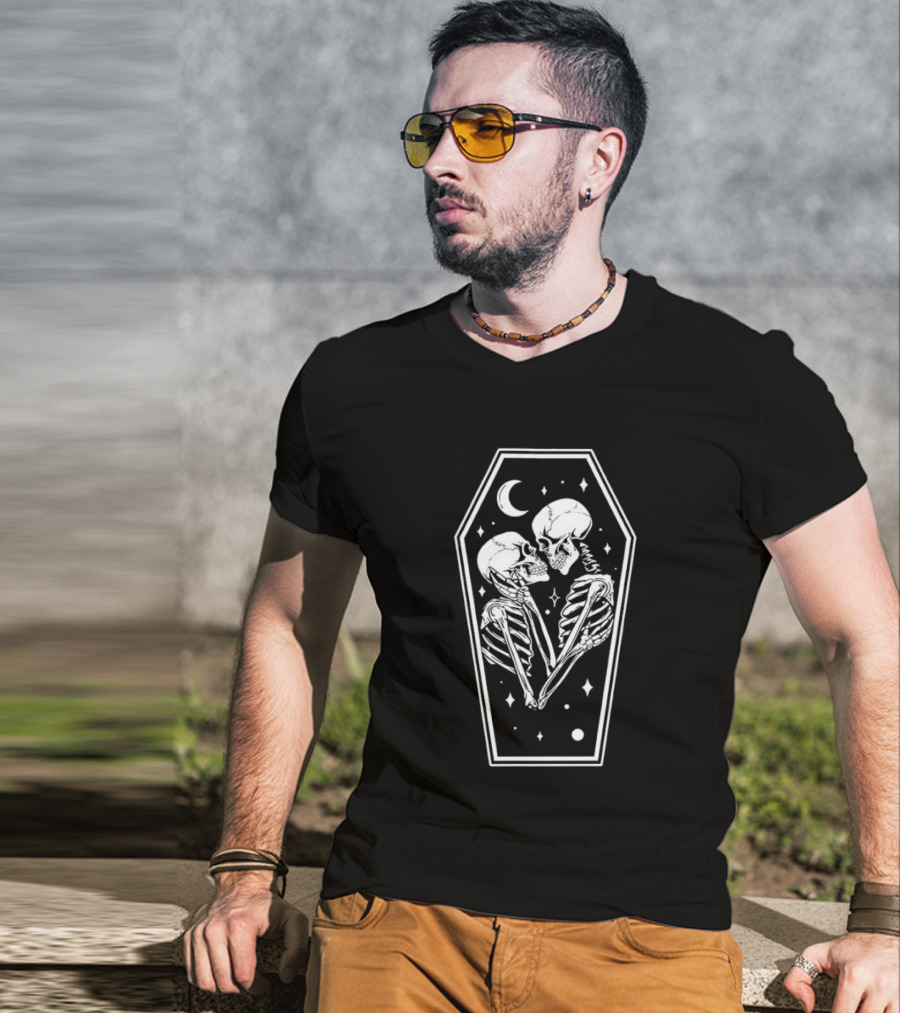 Skeletons Embracing In Coffin Tarot Card T-Shirt
