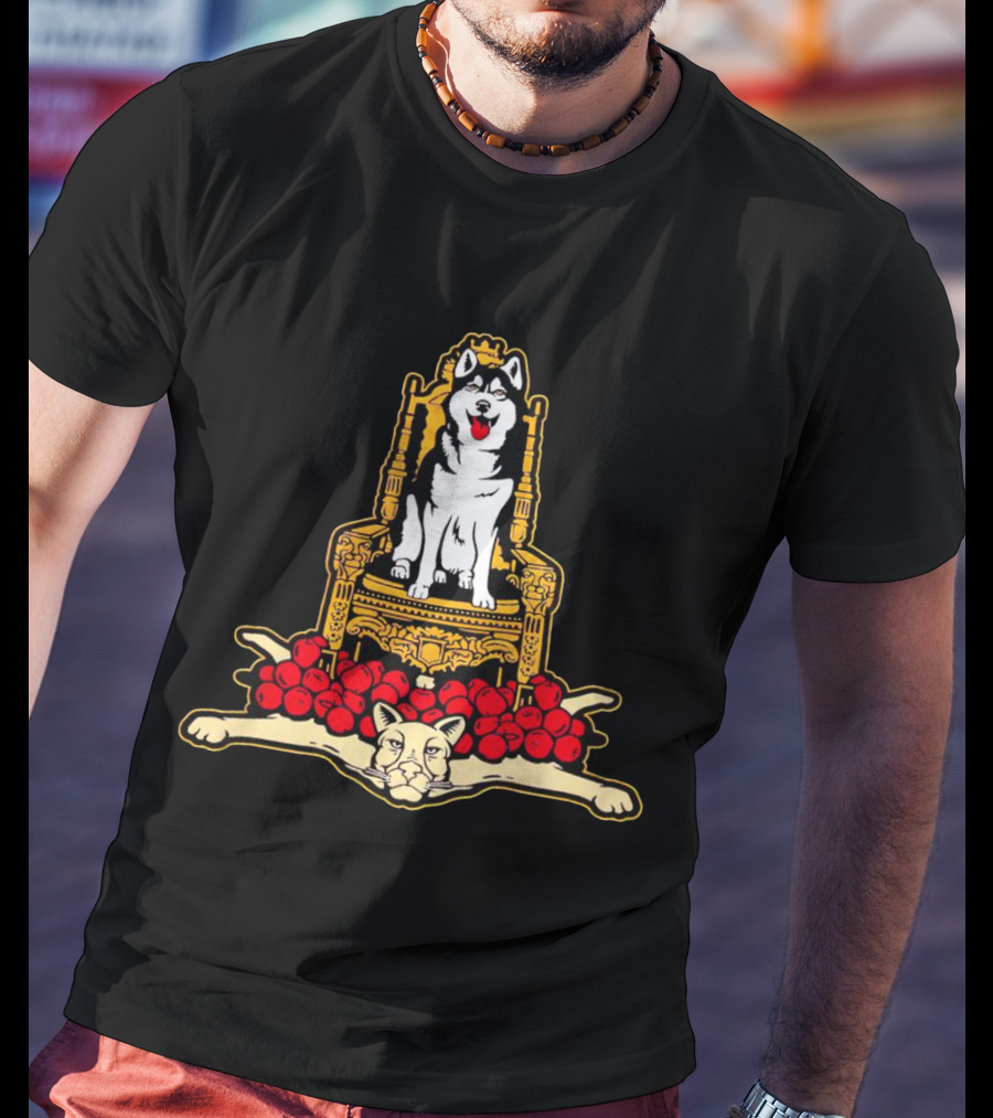 Washington Huskies King Of The Apple Throne With Cougar Rug T-Shirt