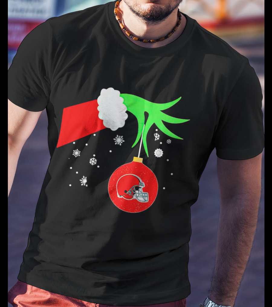 The Grinch Holding Cleveland Browns Ornament With Snowflakes T-Shirt