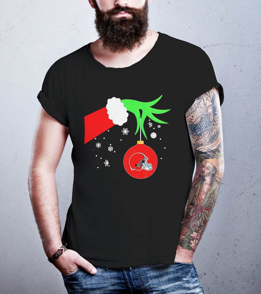 The Grinch Holding Cleveland Browns Ornament With Snowflakes T-Shirt