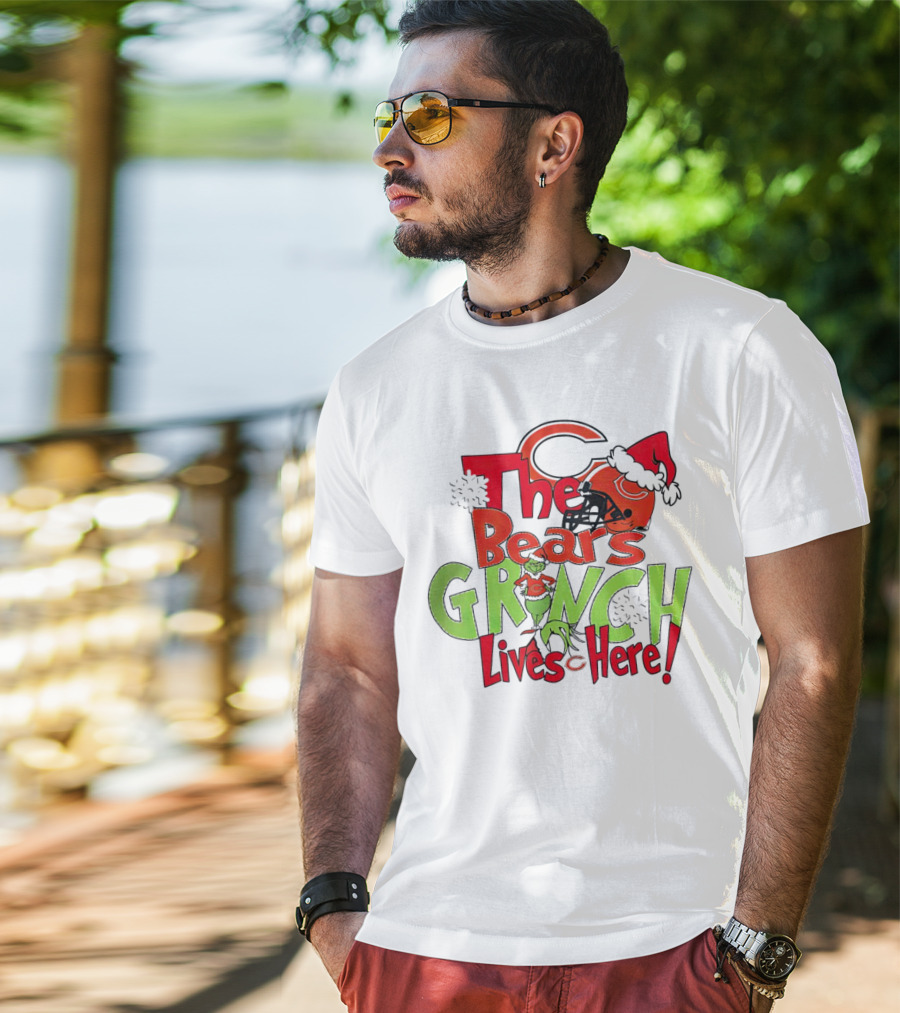 Chicago Bears Grinch Lives Here Christmas Football T-Shirt