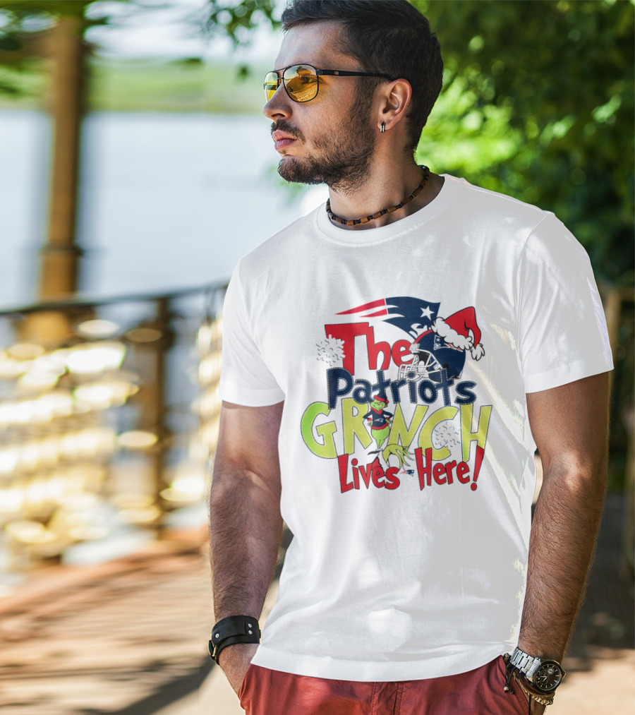 The New England Patriots Grinch Lives Here Christmas Santa Hat T-Shirt