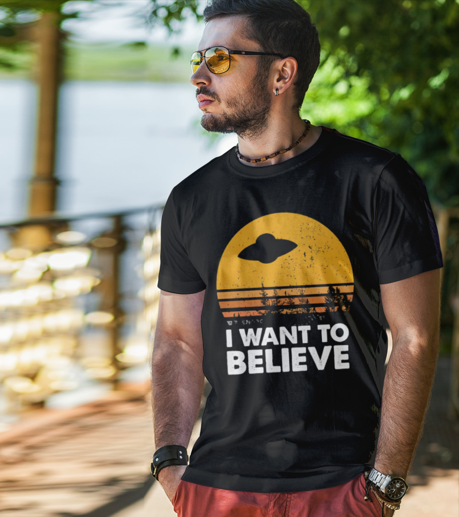 I Want To Believe Alien UFO Vintage Sunset T-Shirt