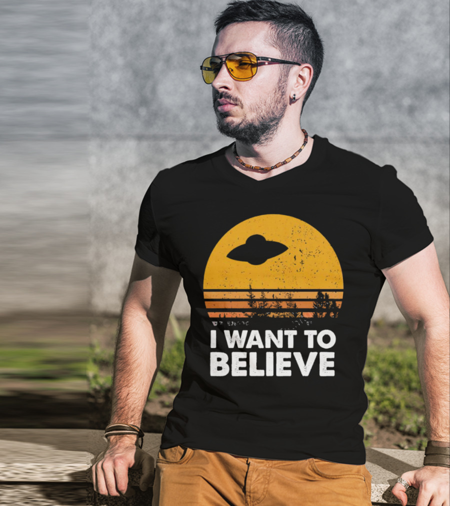 I Want To Believe Alien UFO Vintage Sunset T-Shirt