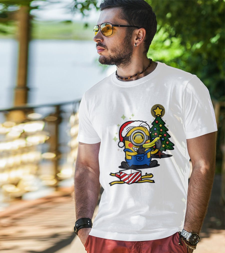 Minion Santa Hat With Banana Christmas Tree And Gift Box T-Shirt