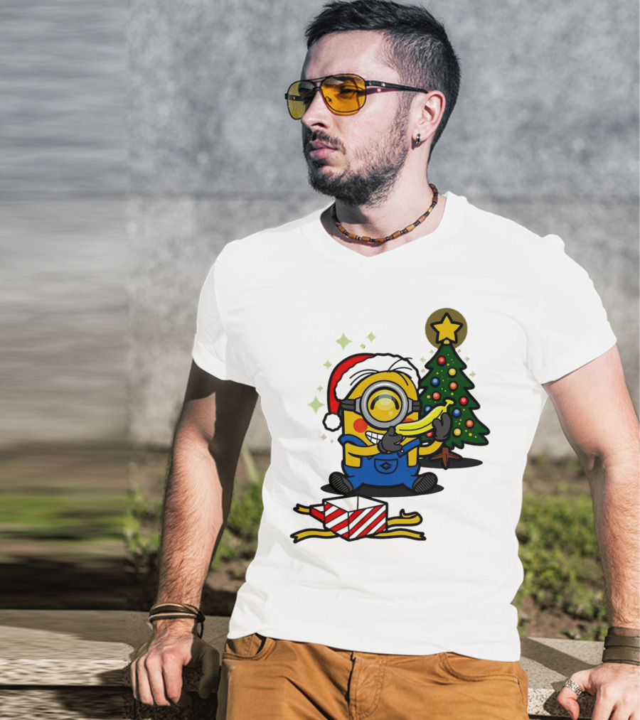 Minion Santa Hat With Banana Christmas Tree And Gift Box T-Shirt