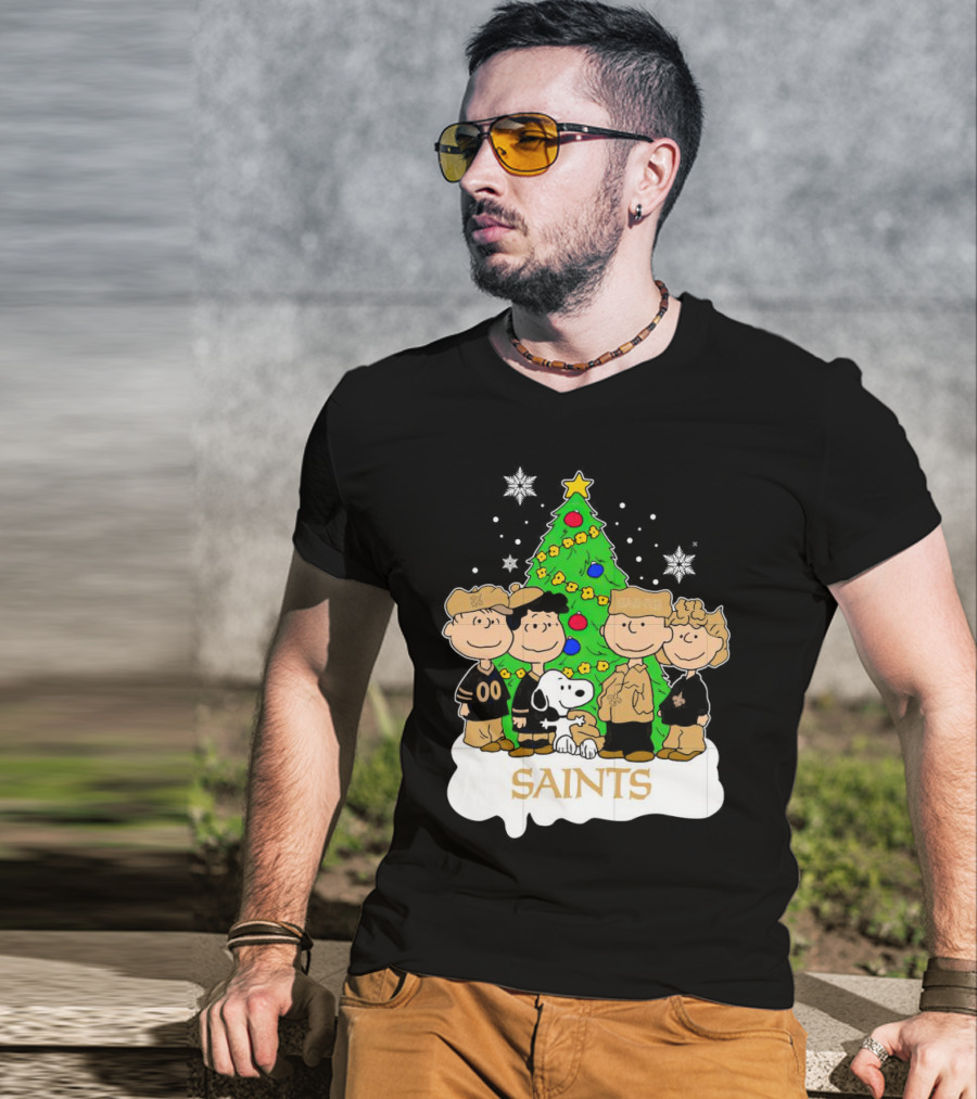 Peanuts Christmas New Orleans Saints Characters With Tree T-Shirt