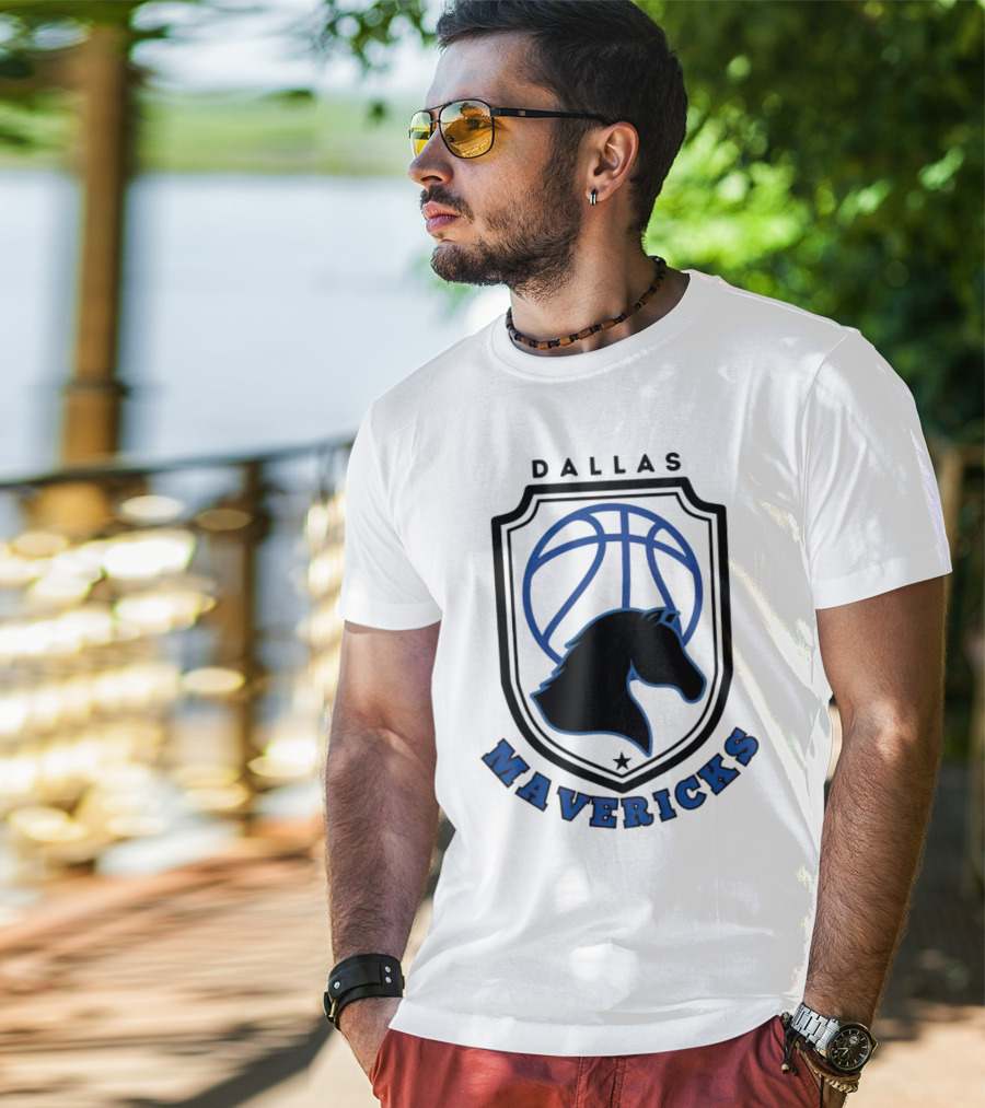 Dallas Mavericks Vintage NBA Basketball Logo Horse Emblem T-Shirt