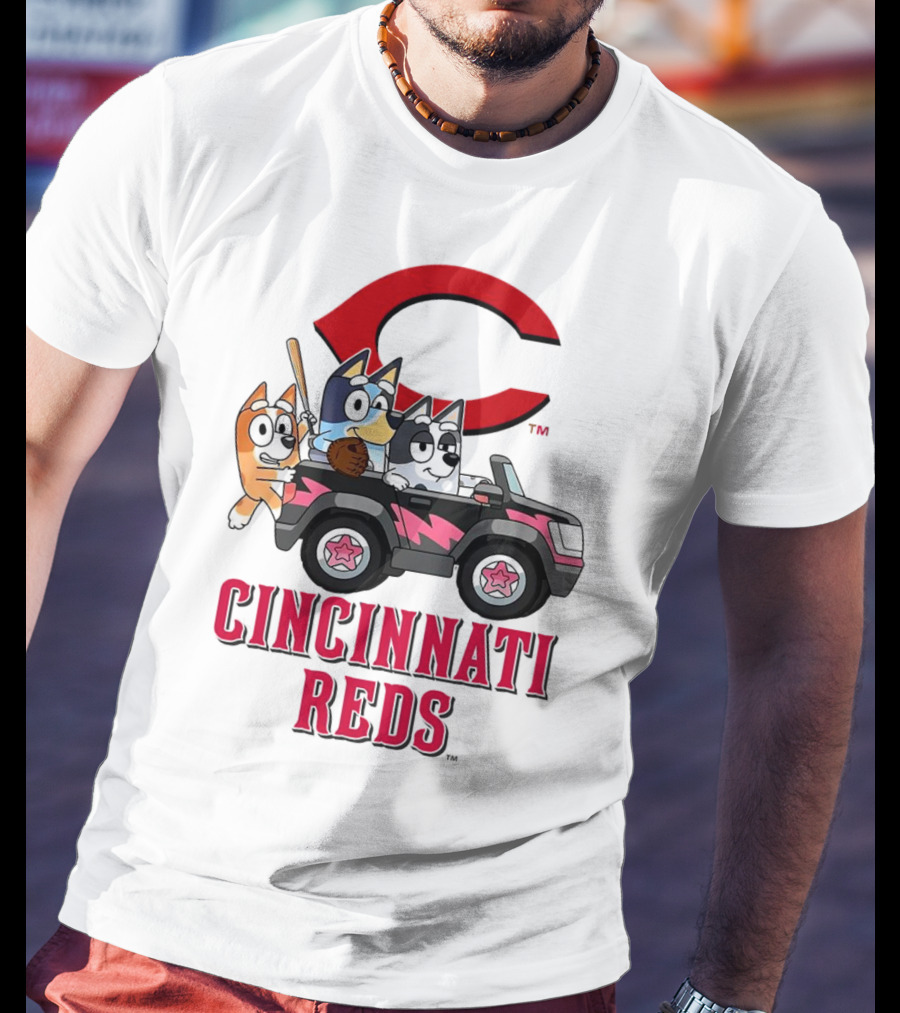 Cincinnati Reds Bandit Chilli Aunt Trixie Heeler Jeep T-Shirt