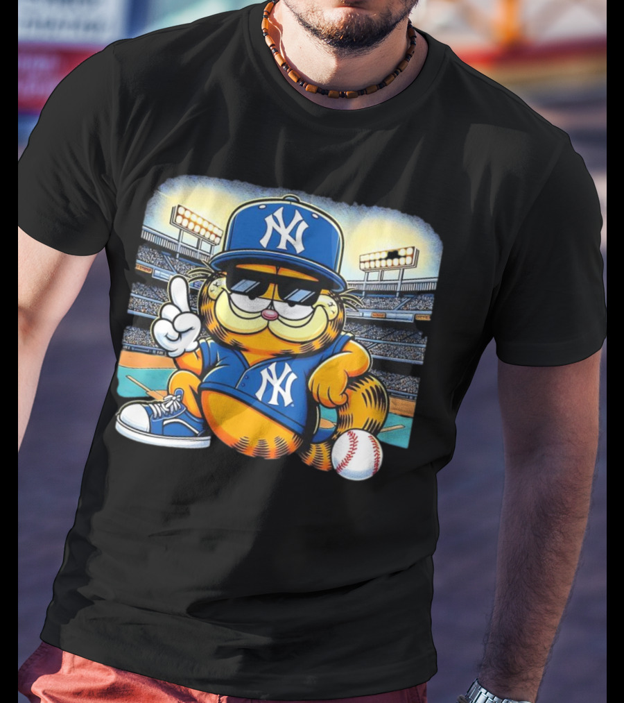 New York Yankees Baseball Garfield Cartoon Stadium Scene T-Shirt