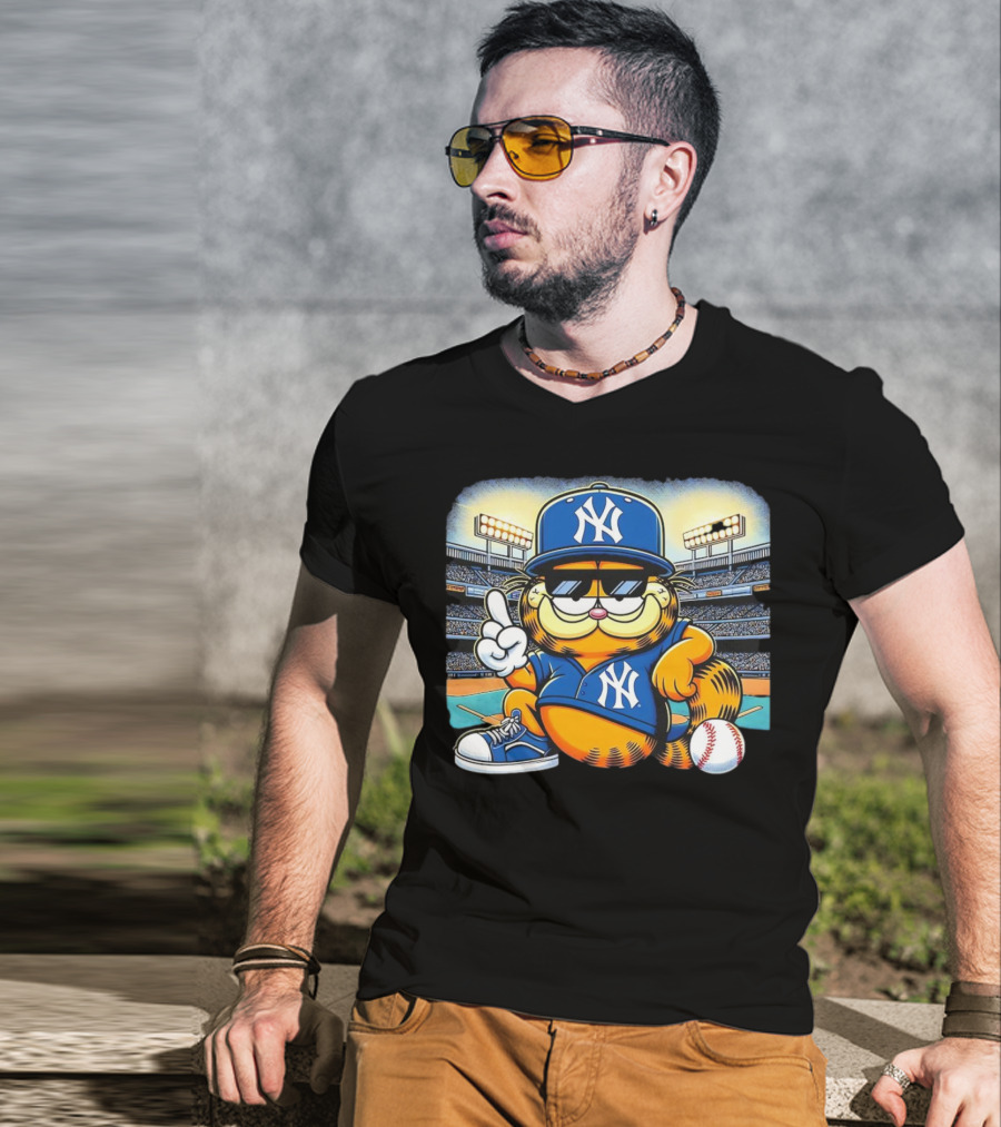 New York Yankees Baseball Garfield Cartoon Stadium Scene T-Shirt