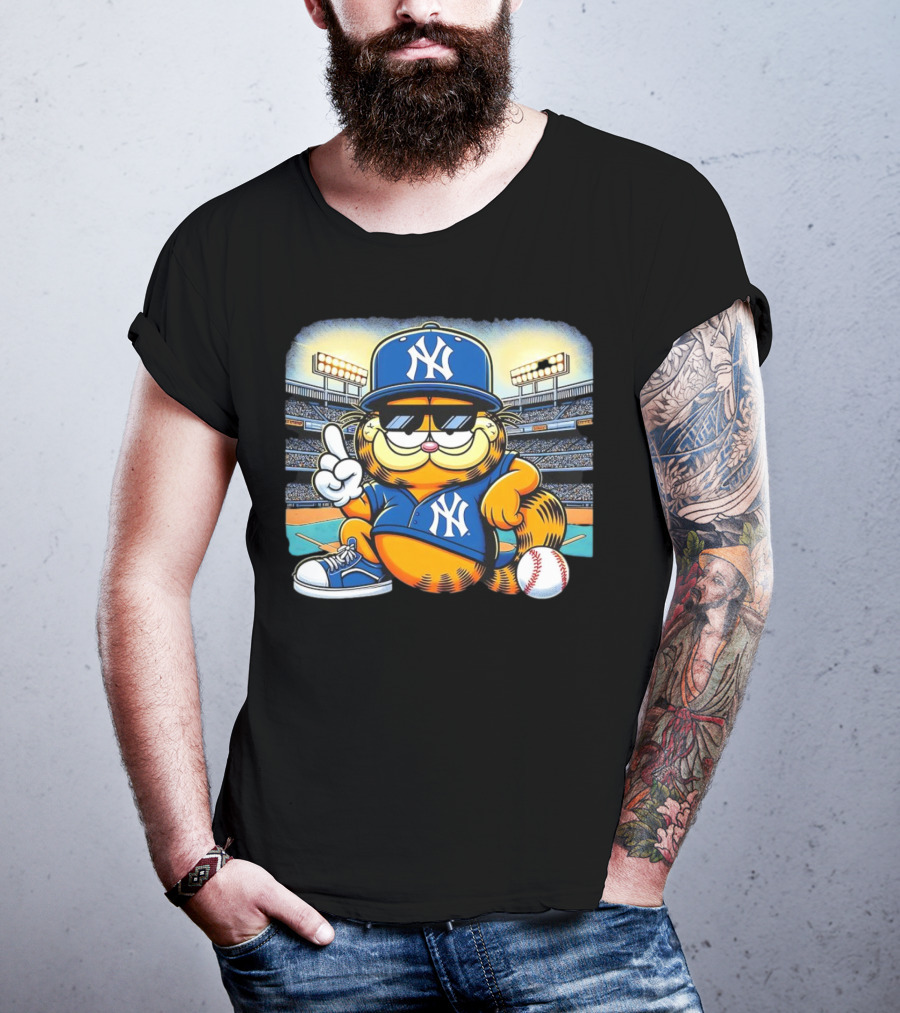 New York Yankees Baseball Garfield Cartoon Stadium Scene T-Shirt