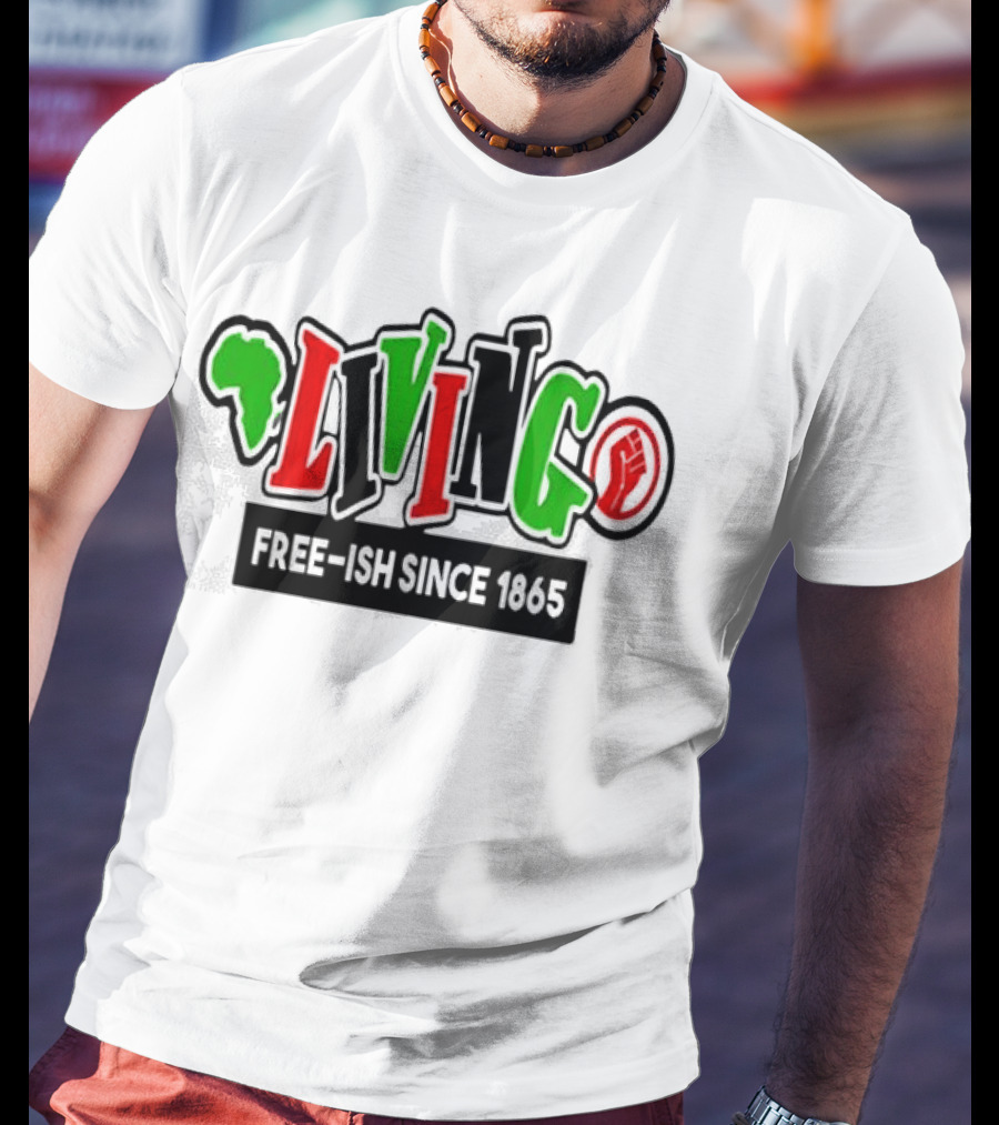 LIVING FREE-ISH SINCE 1865 AFRICA MAP SYMBOL FIST T-Shirt