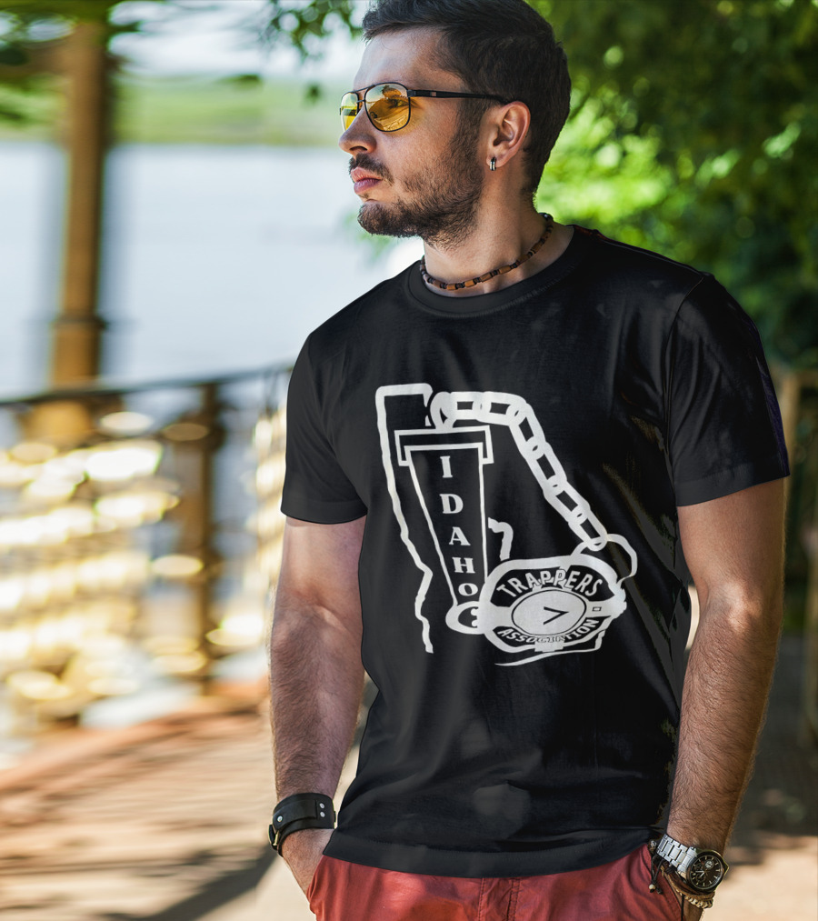 Idaho Trappers Association Logo With Trapper Symbol And Chain T-Shirt