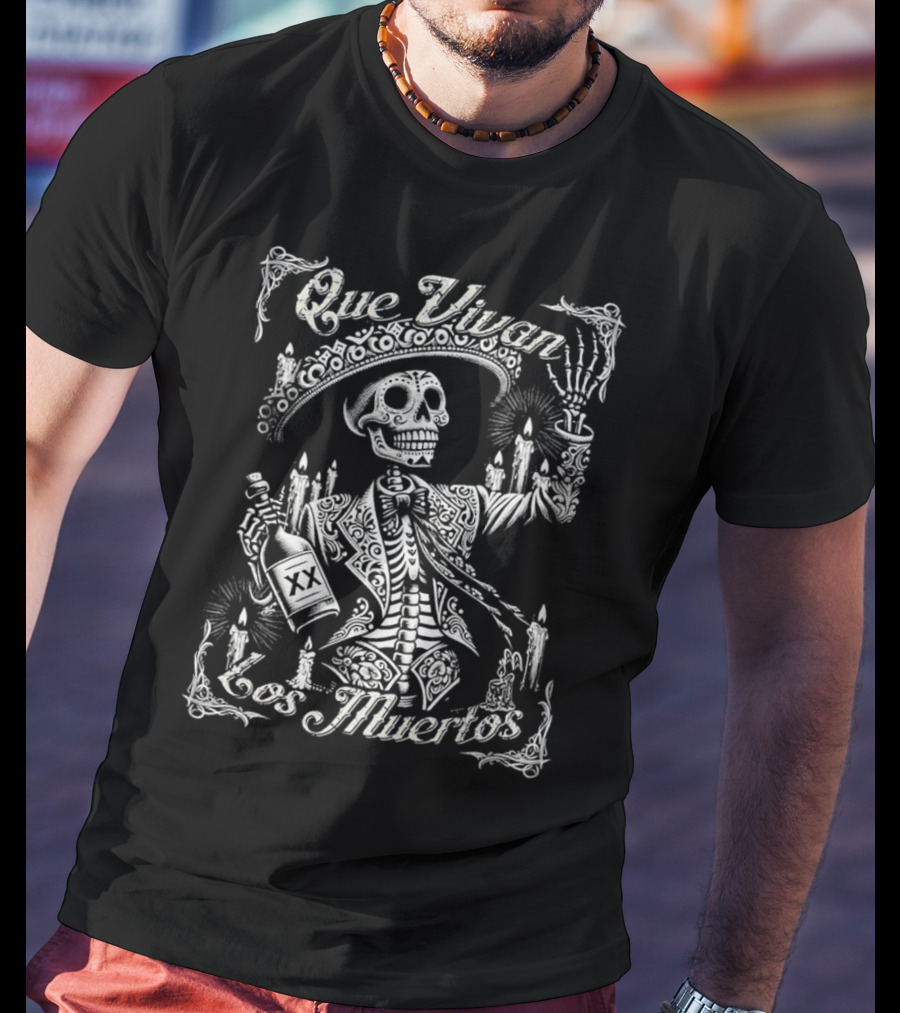 Que Vivan Los Muertos Dia De Los Muertos Cantina Skeleton Sombrero Candle Bottle T-Shirt