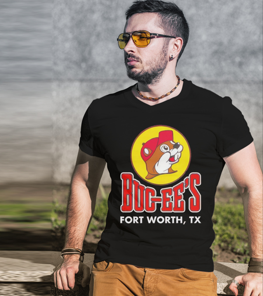 Buc-Ee's Fort Worth TX Logo With Beaming Beaver T-Shirt