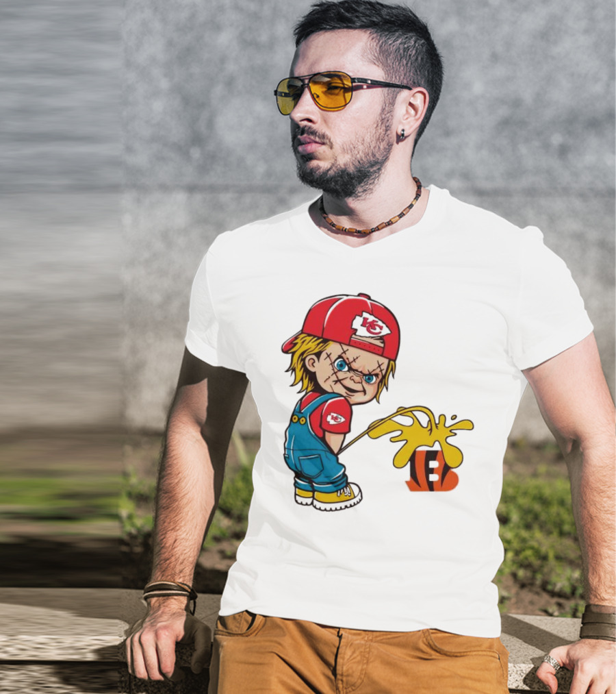 Kansas City Chiefs Chucky Pissing On Cincinnati Bengals T-Shirt