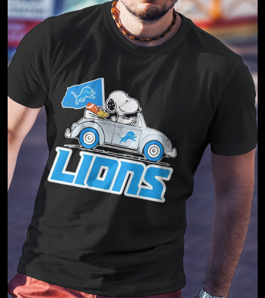 Snoopy And Woodstock In Car With Detroit Lions Flag T-Shirt