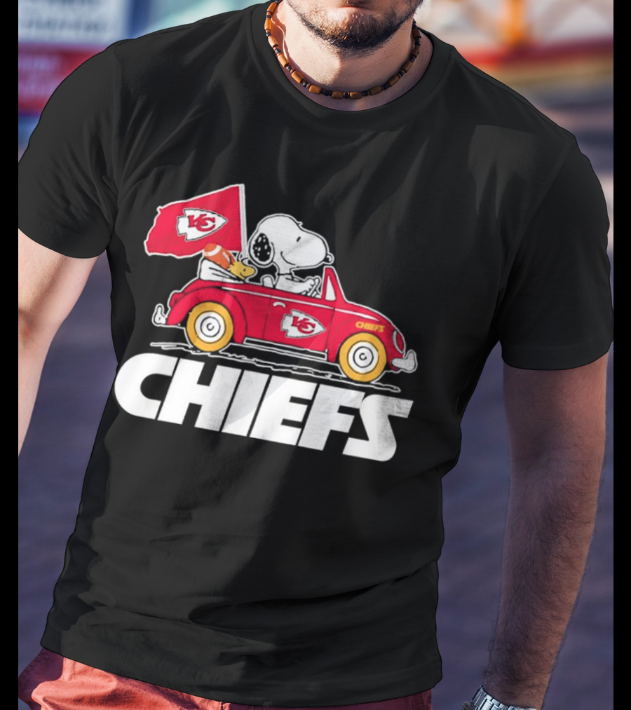 Snoopy Woodstock Driving Red Car Chiefs Flag Kansas City Chiefs T-Shirt