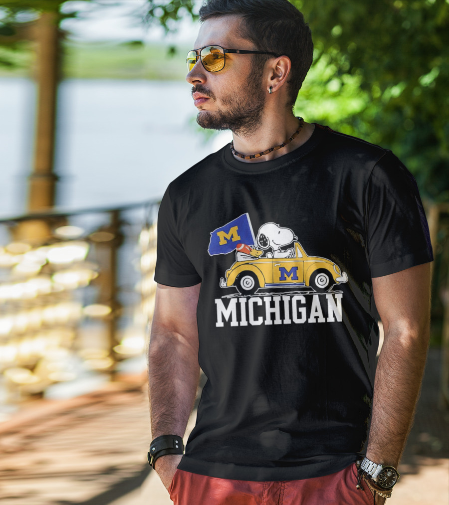 Snoopy And Woodstock Driving Car With Michigan Wolverines Flag T-Shirt