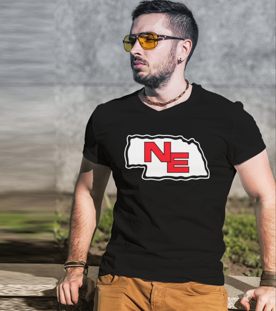 NE Nebraska State Outline Arrowhead T-Shirt