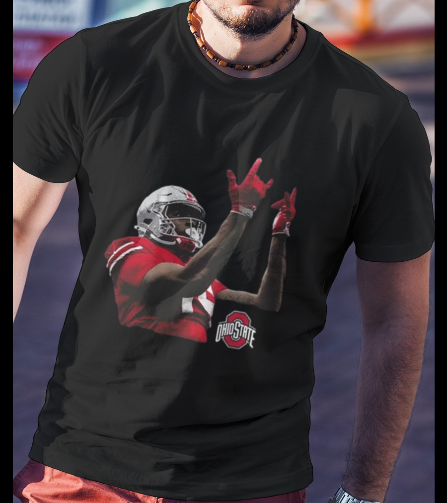Jelani Thurman Ohio State Football Player In Action With Helmet And Ohio State Buckeyes Logo T-Shirt