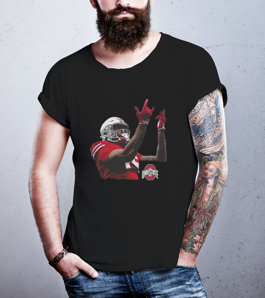 Jelani Thurman Ohio State Football Player In Action With Helmet And Ohio State Buckeyes Logo T-Shirt