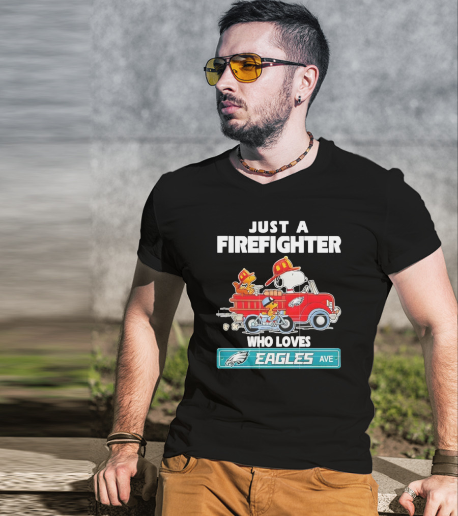 Just A Firefighter Snoopy Who Loves Eagles Ave T-Shirt